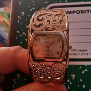 Woman's Geneva Battery Quartz Gold and White Watch